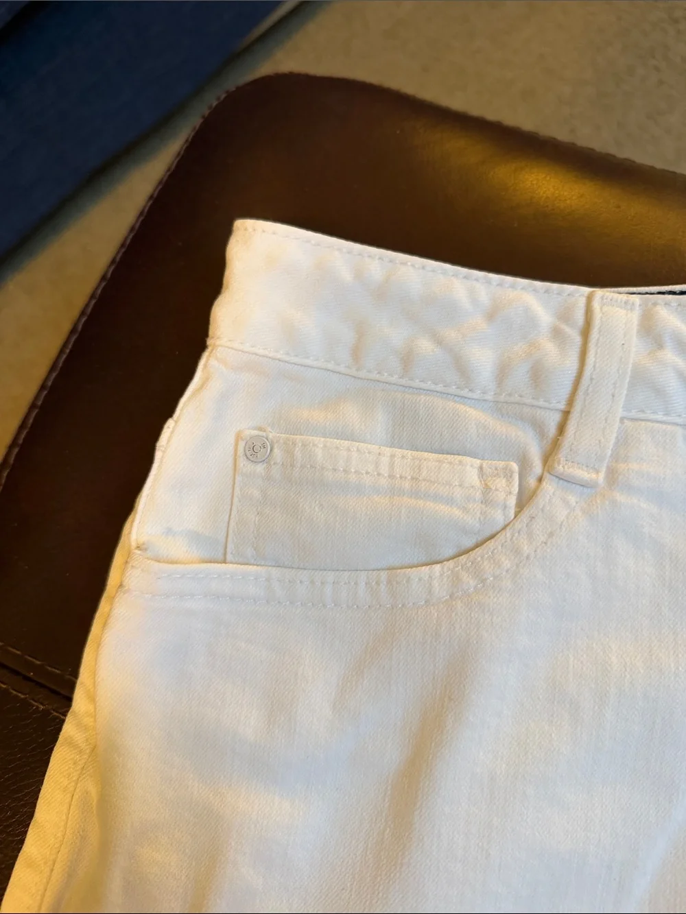 Tommy Helfiger white denim skirt -soft somewhat stretchy fabric sz16